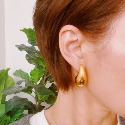 Luxury Hollow Teardrop Stud Earrings