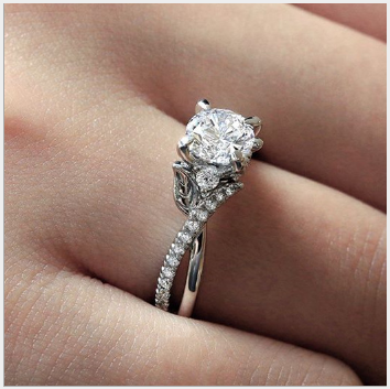 Luxury Round Cut Crystal Engagement Ring for Women