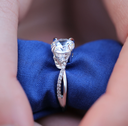 Luxury Round Cut Crystal Engagement Ring for Women