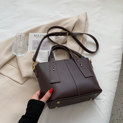 Retro Luxe Commuter Tote Bag for Women – Elegant Everyday Shoulder Handbag