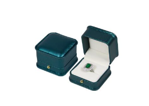 Luxury Velvet Jewelry Ring Box – Elegant Gift Case