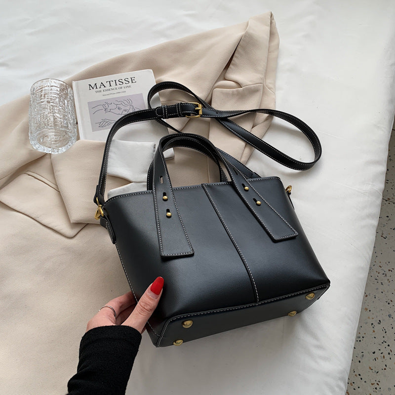 Retro Luxe Commuter Tote Bag for Women – Elegant Everyday Shoulder Handbag