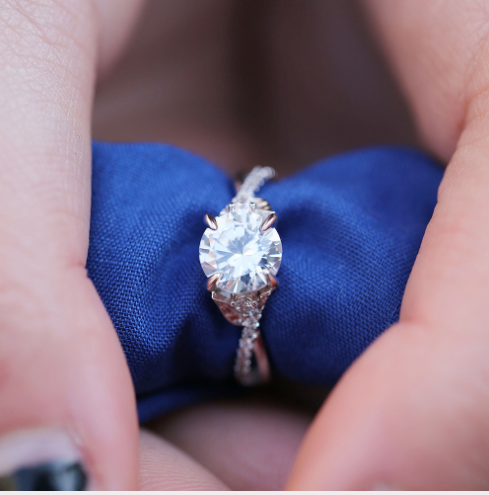 Luxury Round Cut Crystal Engagement Ring for Women