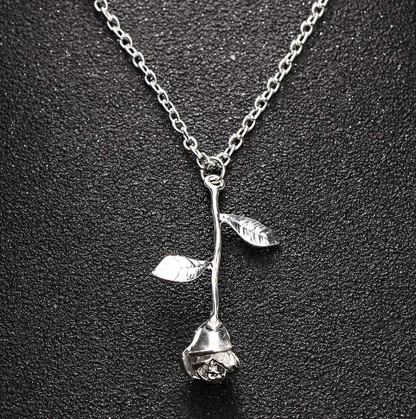 Luxury Crystal Rose Necklace – Romantic Floral Jewelry