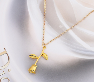 Luxury Crystal Rose Necklace – Romantic Floral Jewelry