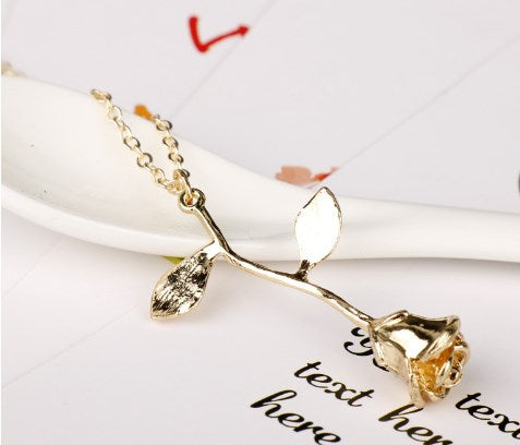 Luxury Crystal Rose Necklace – Romantic Floral Jewelry