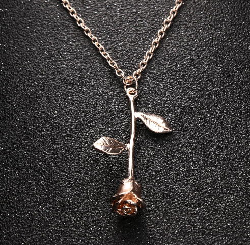 Luxury Crystal Rose Necklace – Romantic Floral Jewelry
