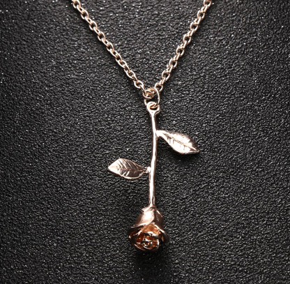 Luxury Crystal Rose Necklace – Romantic Floral Jewelry