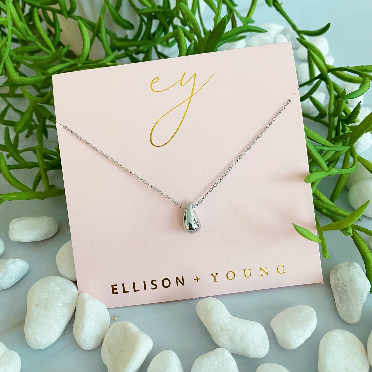 Minimalist Gold Teardrop Necklace