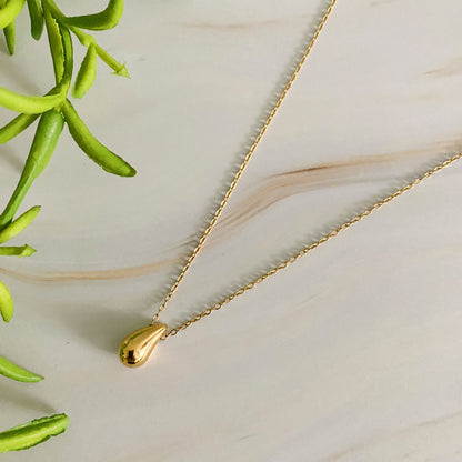 Minimalist Gold Teardrop Necklace