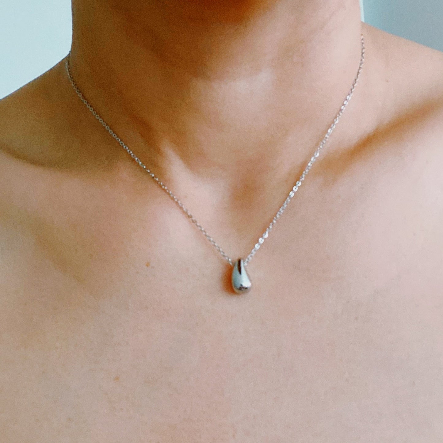 Minimalist Gold Teardrop Necklace