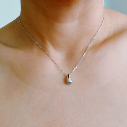 Minimalist Gold Teardrop Necklace