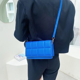 Chic Checkered Women’s Crossbody Handbag – Luxury Trend Style
