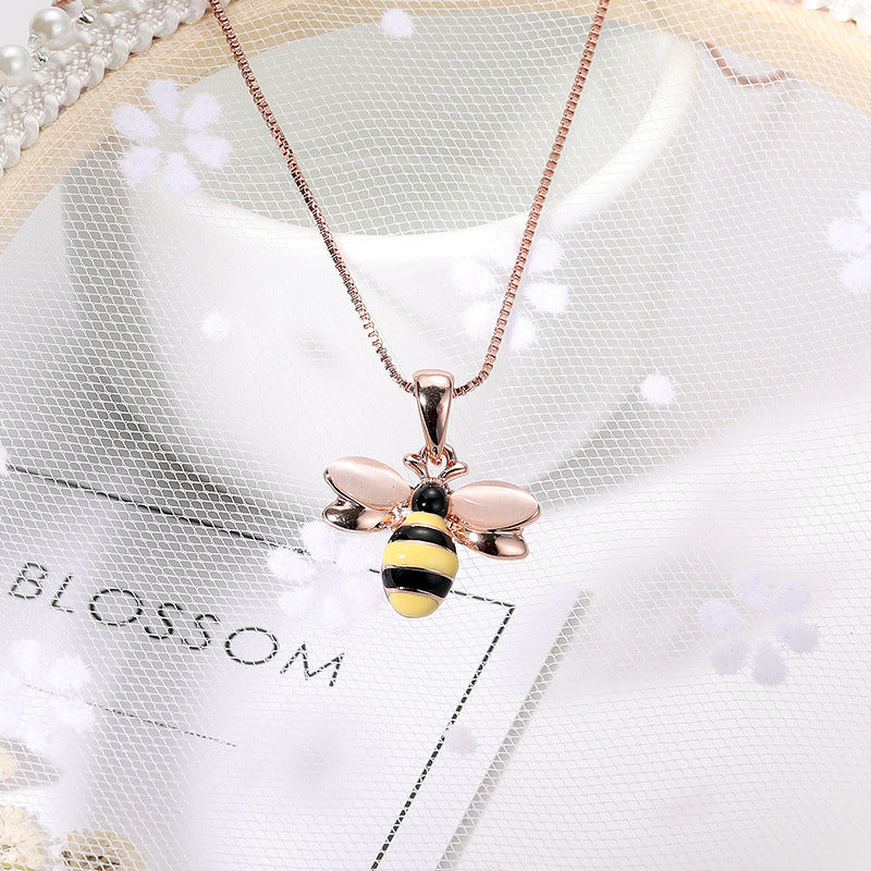 Cute Bee Pendant Necklace for Women – Minimalist Gold Charm Jewelry |