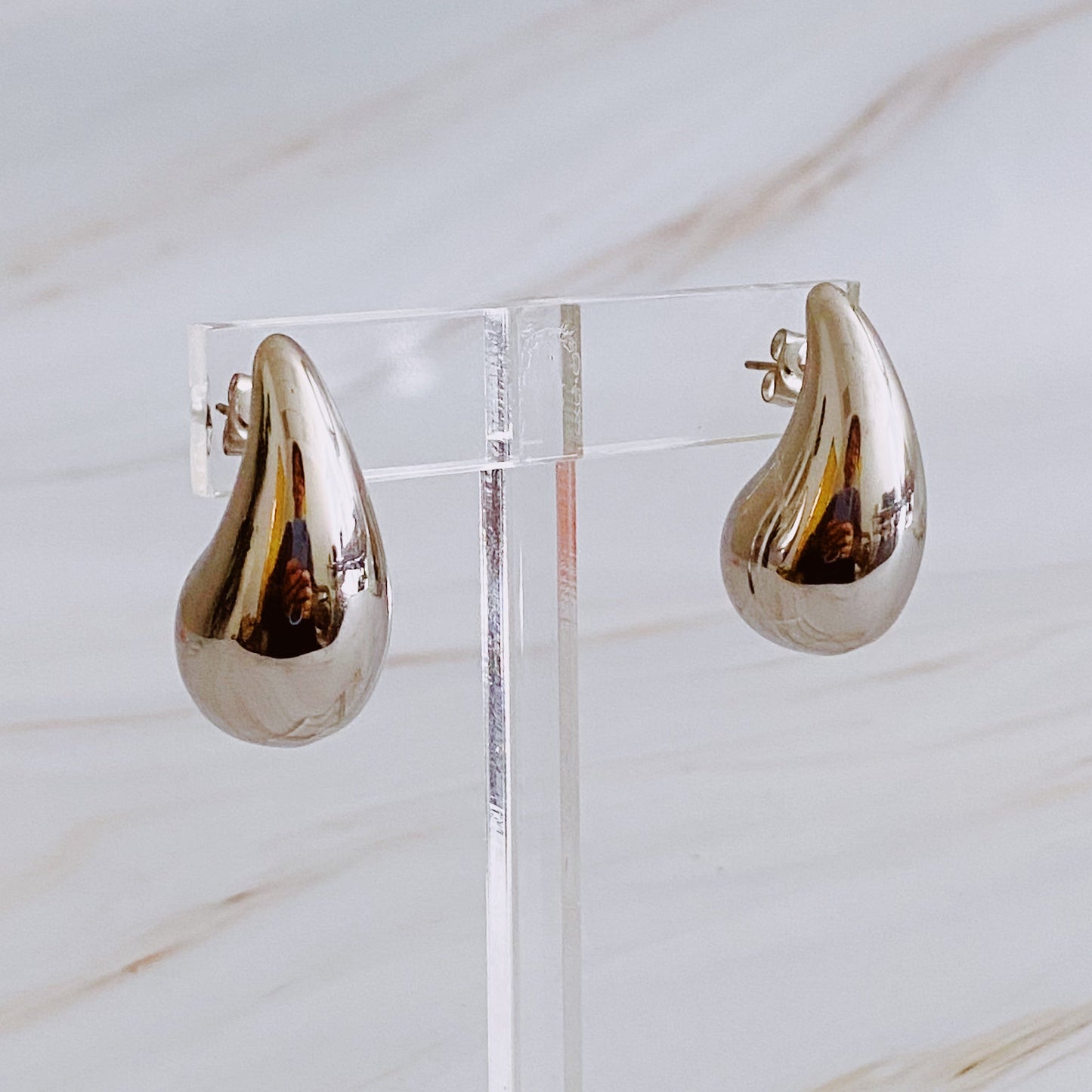 Luxury Hollow Teardrop Stud Earrings