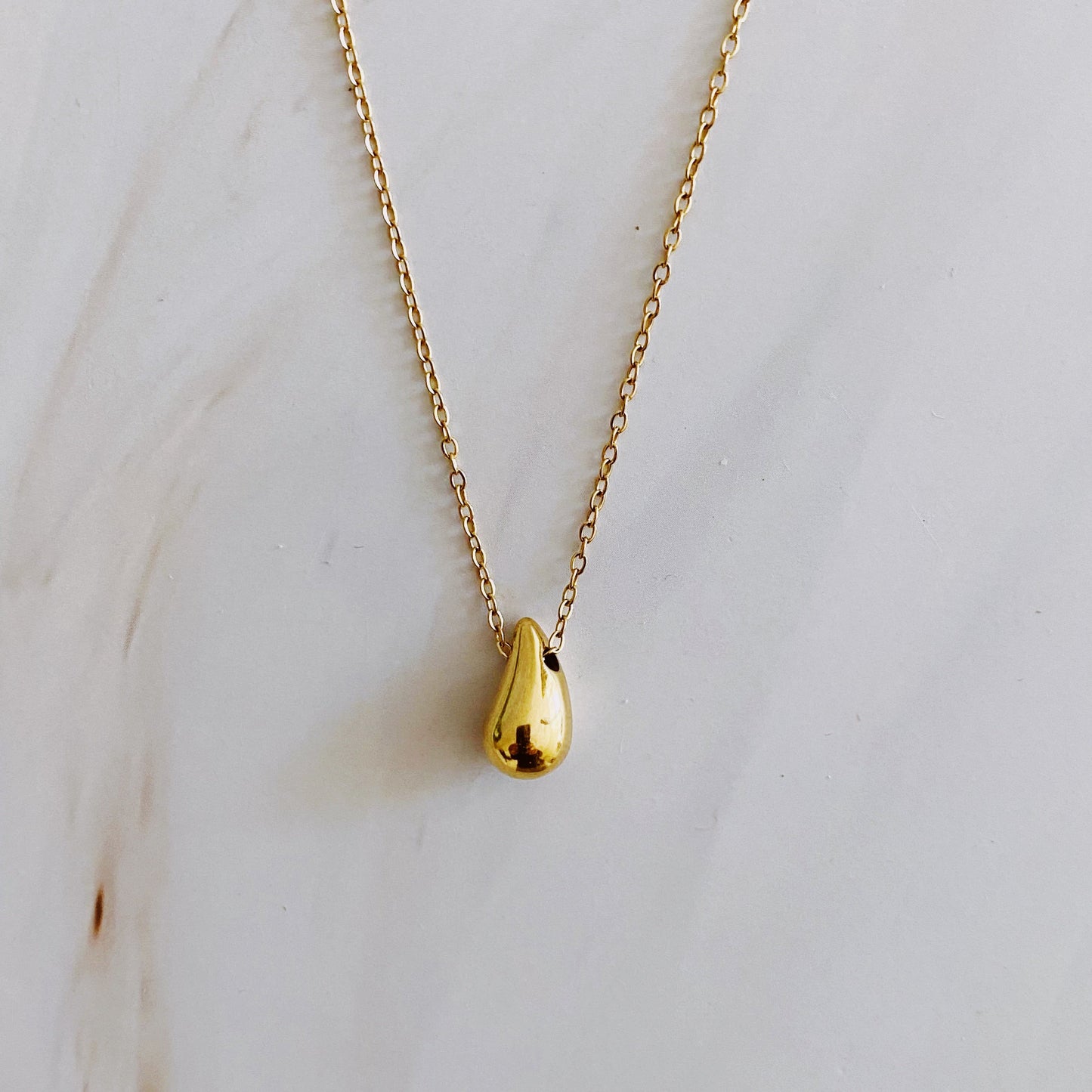 Minimalist Gold Teardrop Necklace