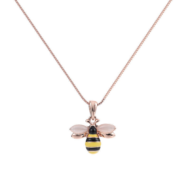 Cute Bee Pendant Necklace for Women – Minimalist Gold Charm Jewelry |