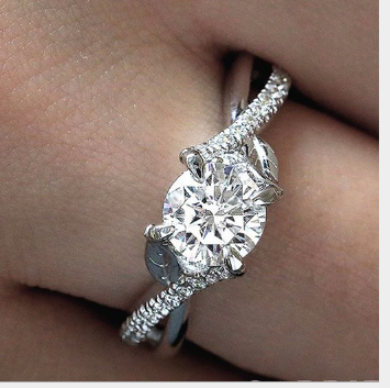 Luxury Round Cut Crystal Engagement Ring for Women