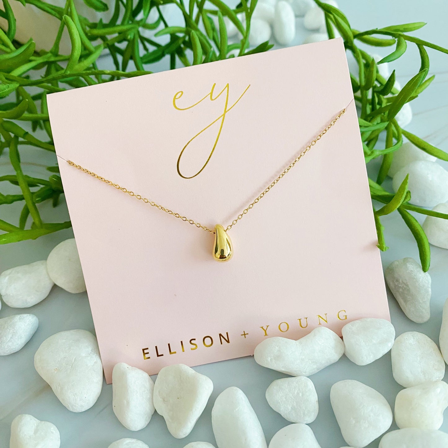 Minimalist Gold Teardrop Necklace