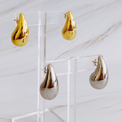Luxury Hollow Teardrop Stud Earrings